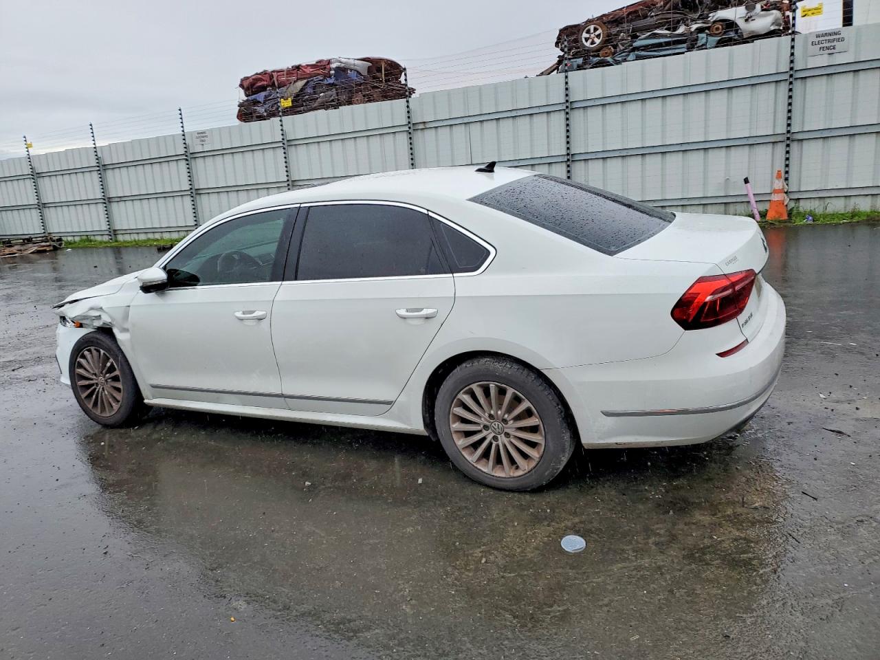 2017 VOLKSWAGEN PASSAT SE photo 2