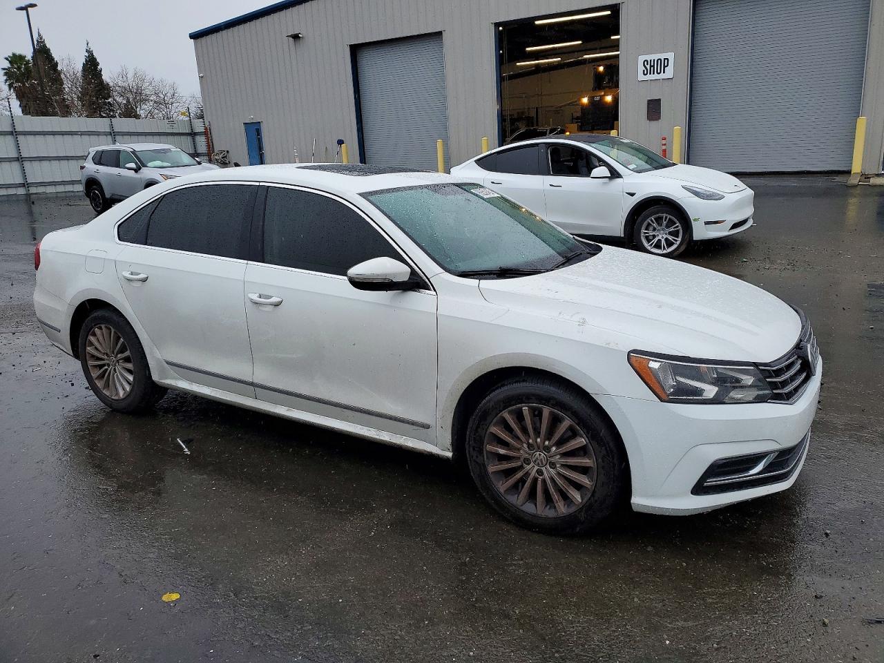 2017 VOLKSWAGEN PASSAT SE photo 4