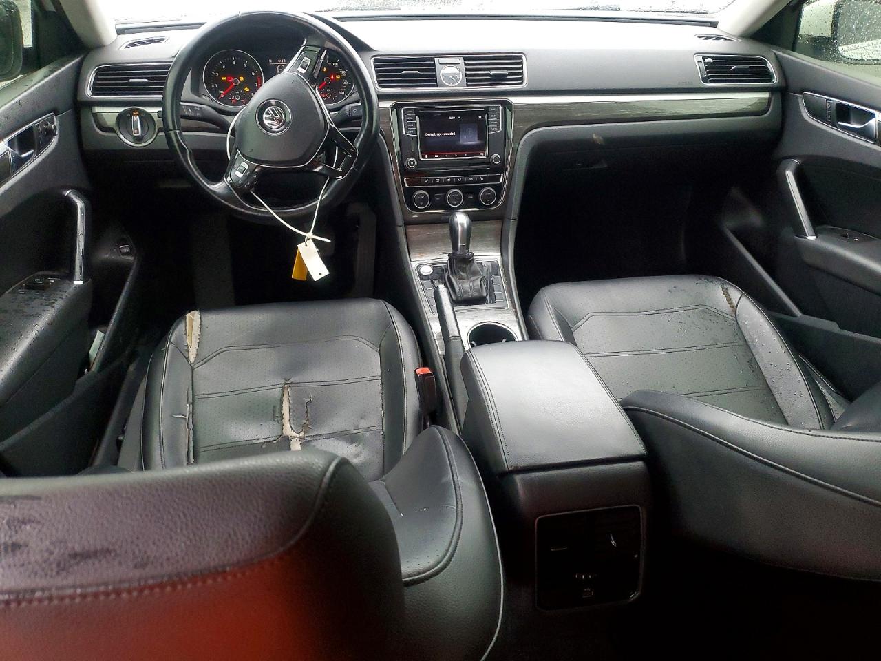 2017 VOLKSWAGEN PASSAT SE photo 8