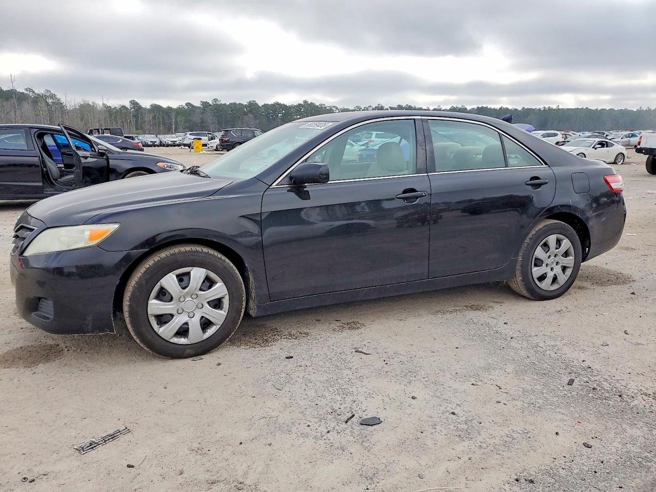 2011 TOYOTA CAMRY