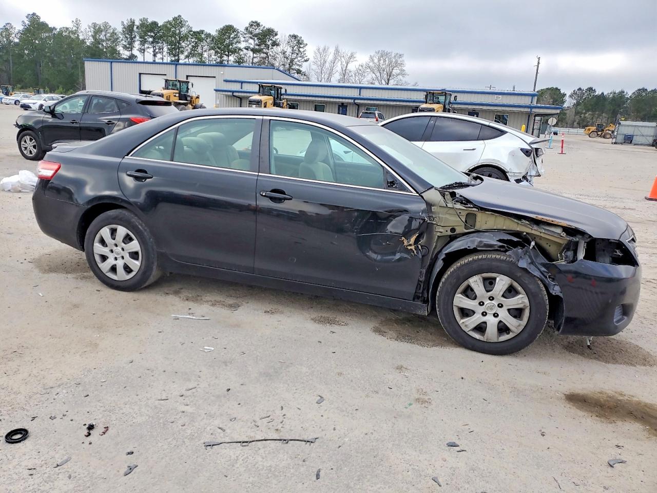 2011 TOYOTA CAMRY BASE photo 4