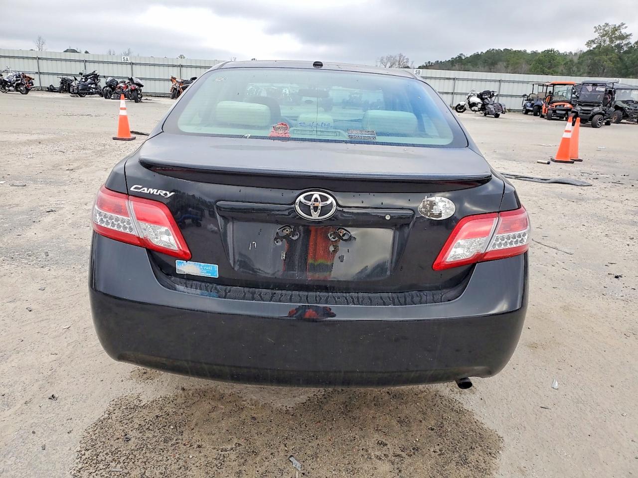 2011 TOYOTA CAMRY BASE photo 6