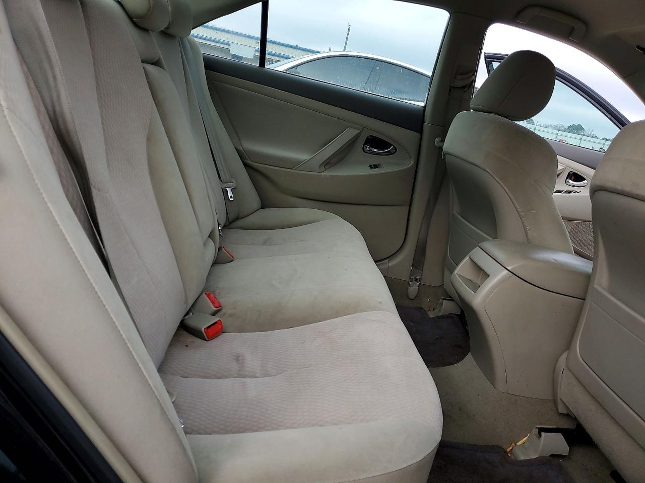 2011 TOYOTA CAMRY BASE photo 10