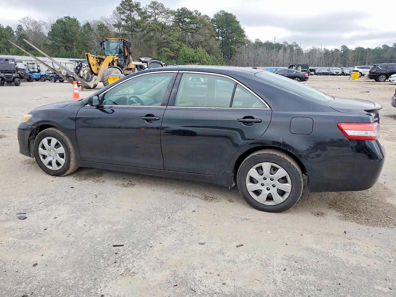2011 TOYOTA CAMRY BASE photo 2