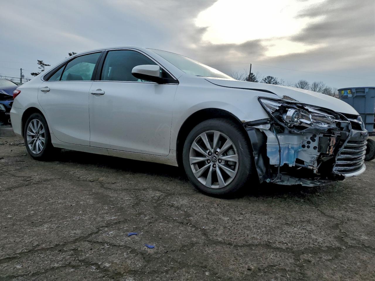 2017 TOYOTA CAMRY LE photo 4
