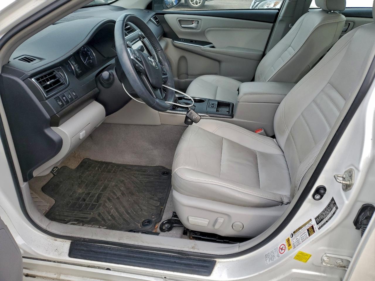 2017 TOYOTA CAMRY LE photo 7
