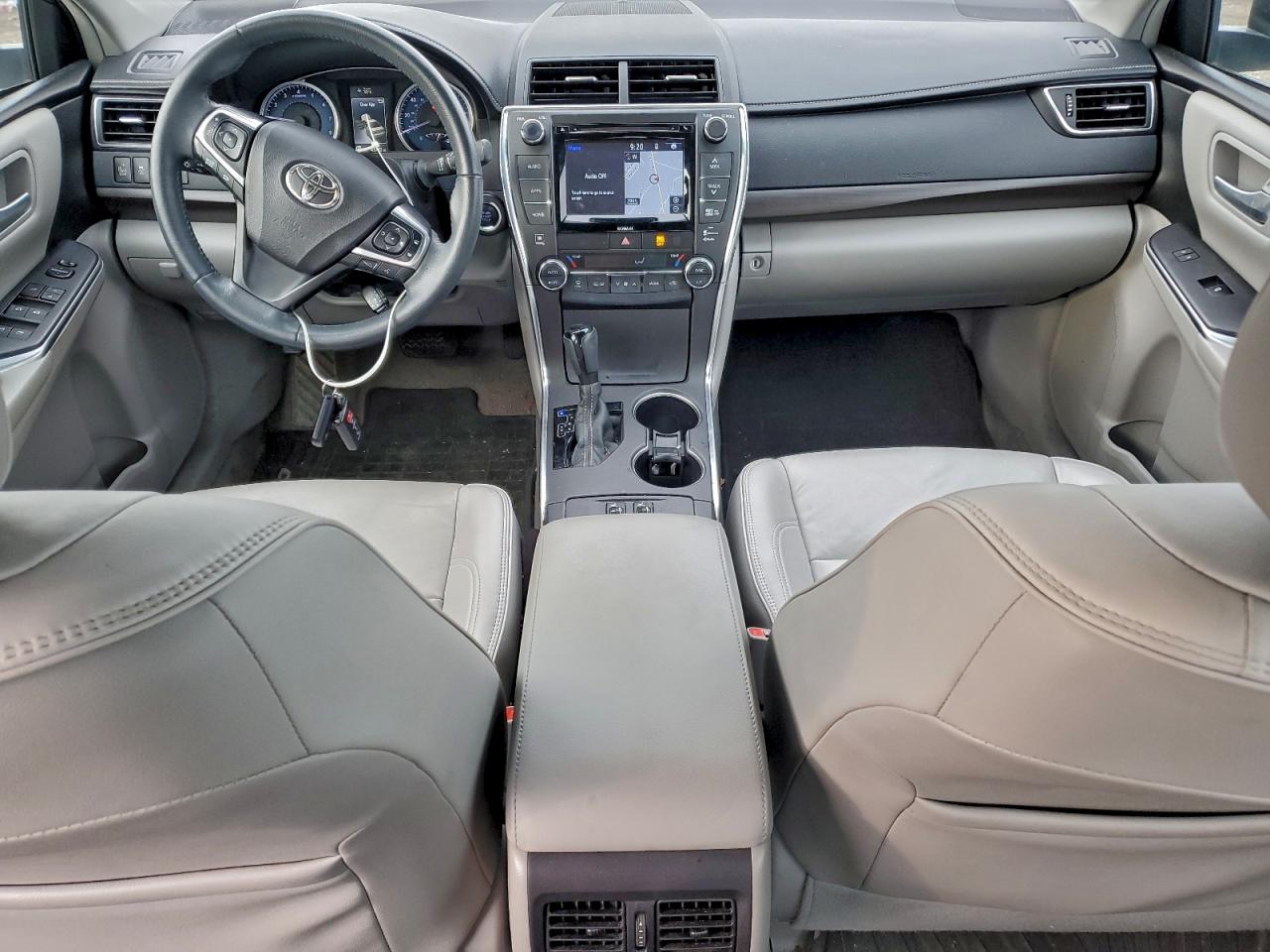 2017 TOYOTA CAMRY LE photo 8