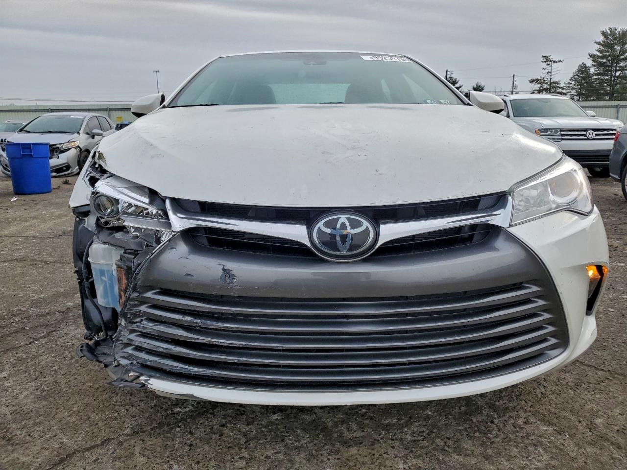 2017 TOYOTA CAMRY LE photo 5