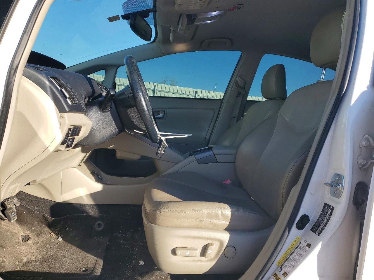 2013 TOYOTA PRIUS photo 7