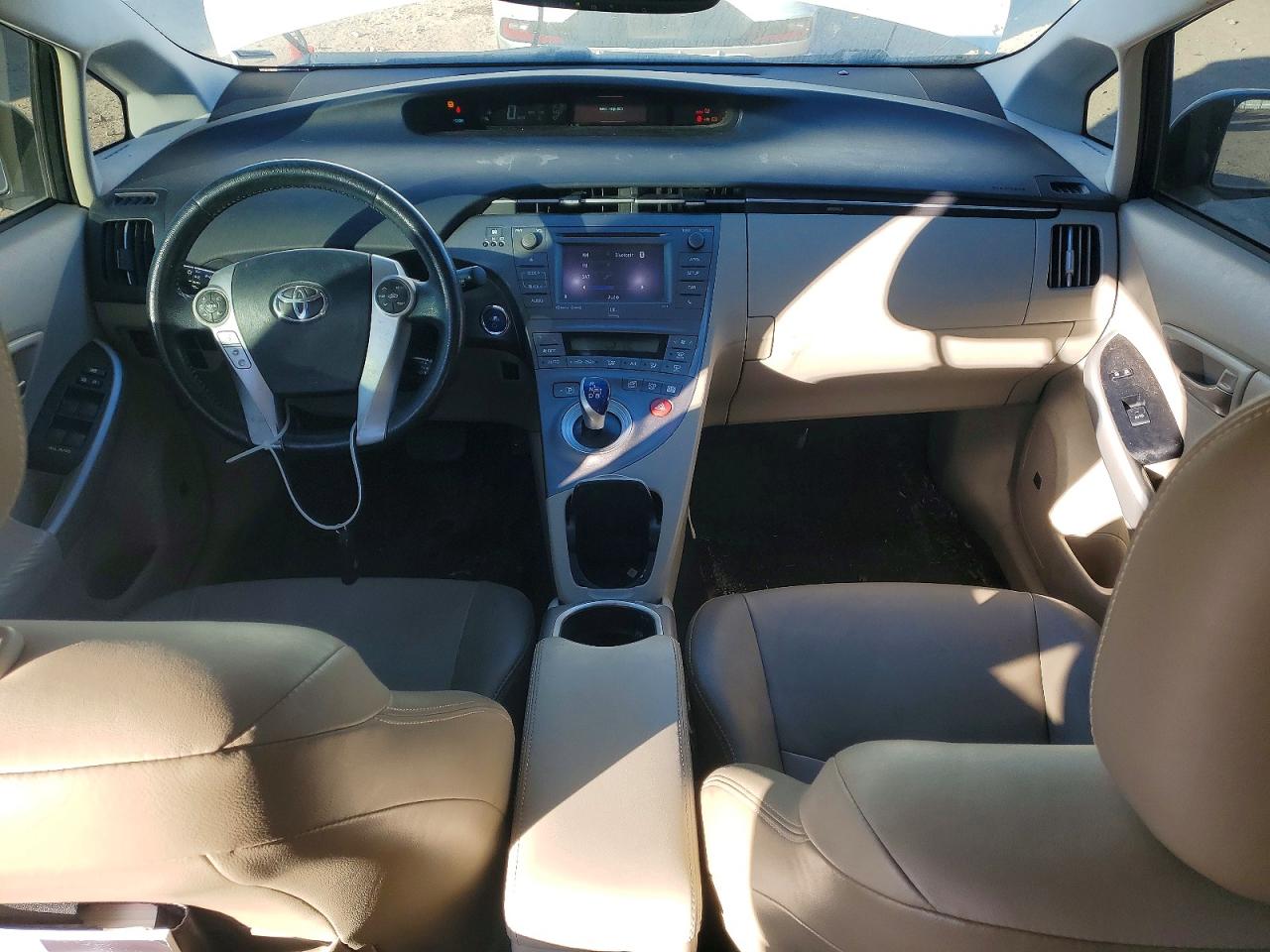 2013 TOYOTA PRIUS photo 8