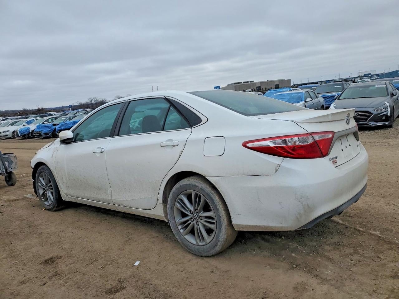2017 TOYOTA CAMRY LE photo 2