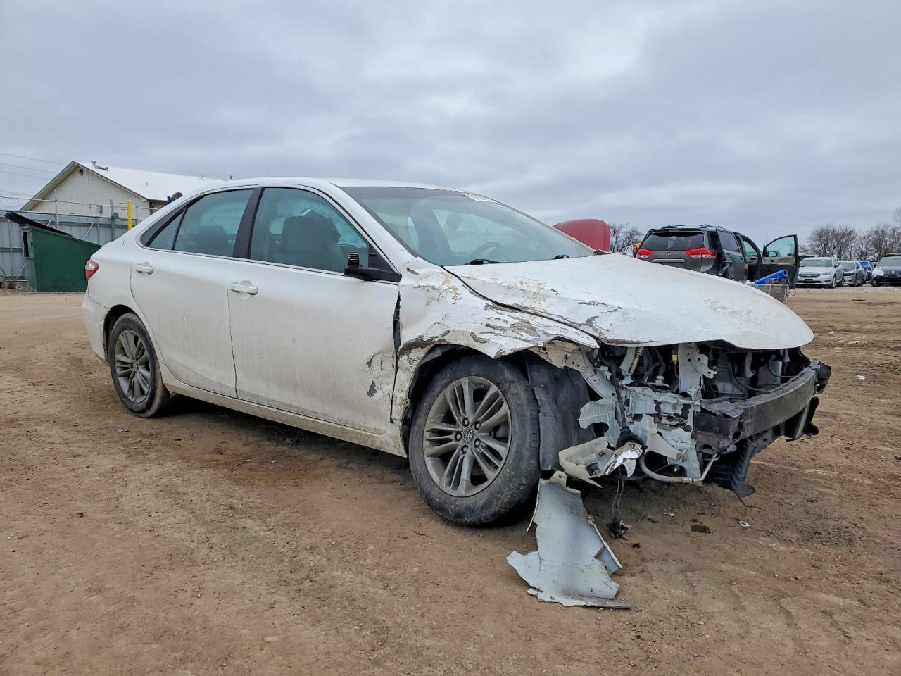 2017 TOYOTA CAMRY LE photo 4