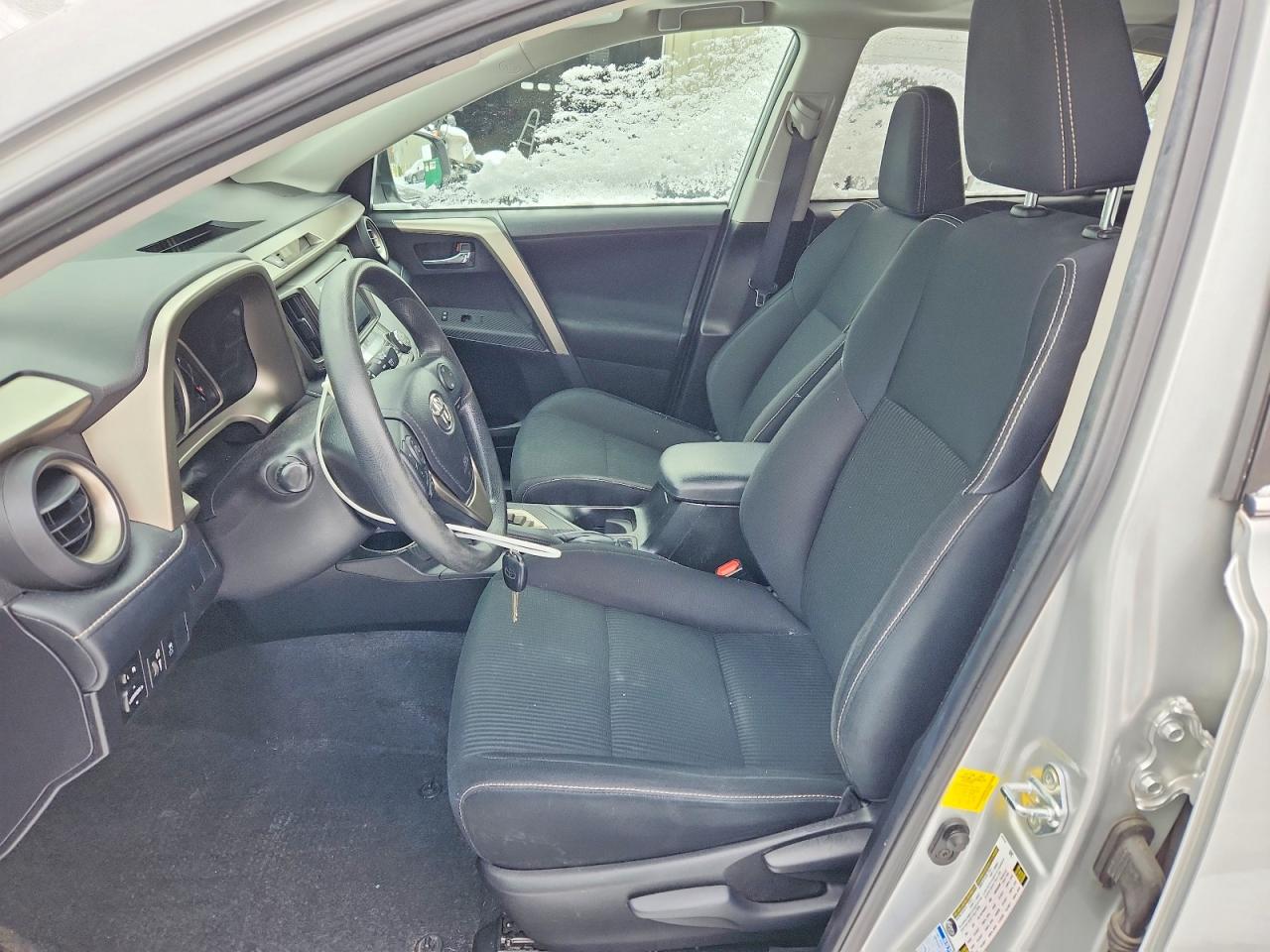 2015 TOYOTA RAV4 XLE photo 7