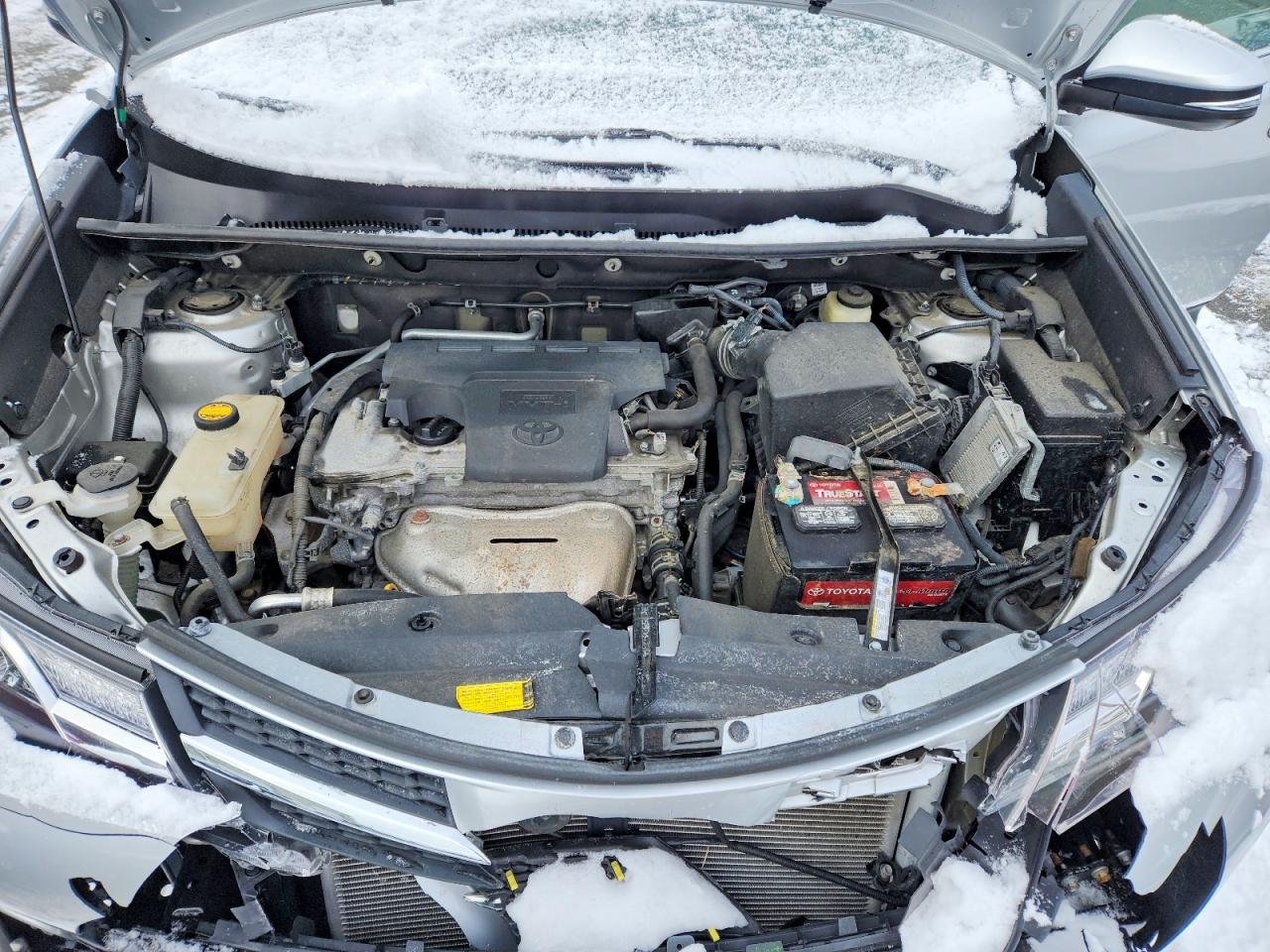 2015 TOYOTA RAV4 XLE photo 12