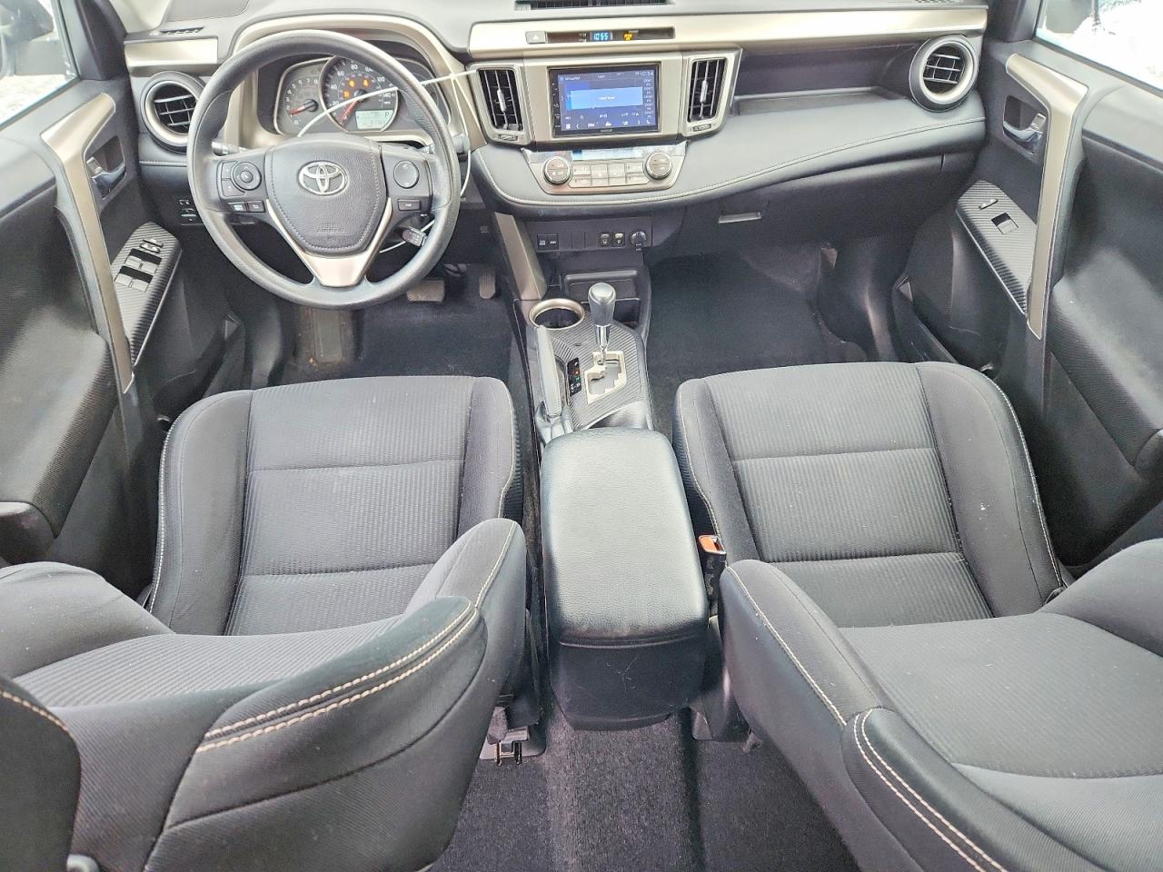 2015 TOYOTA RAV4 XLE photo 8