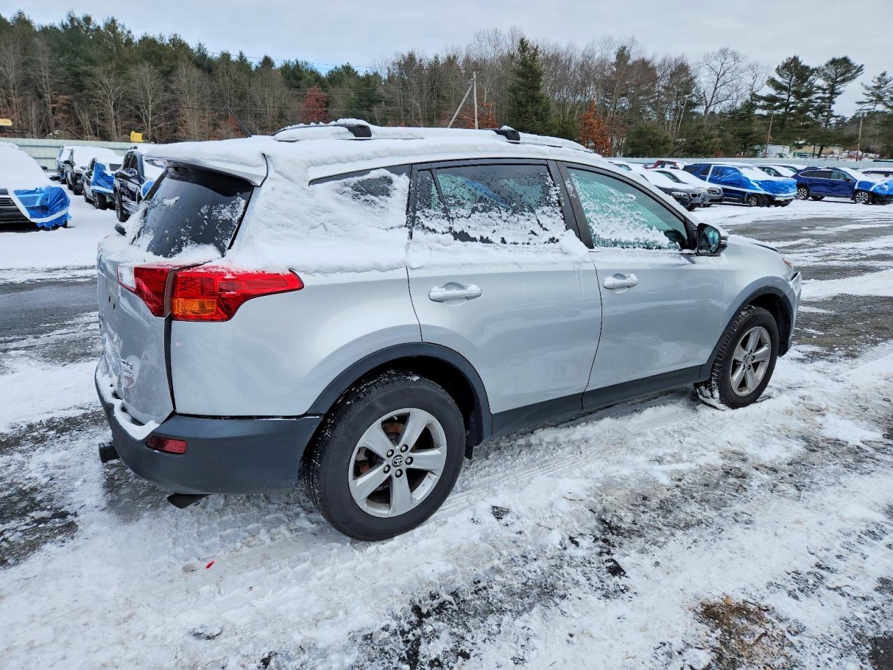 2015 TOYOTA RAV4 XLE photo 3