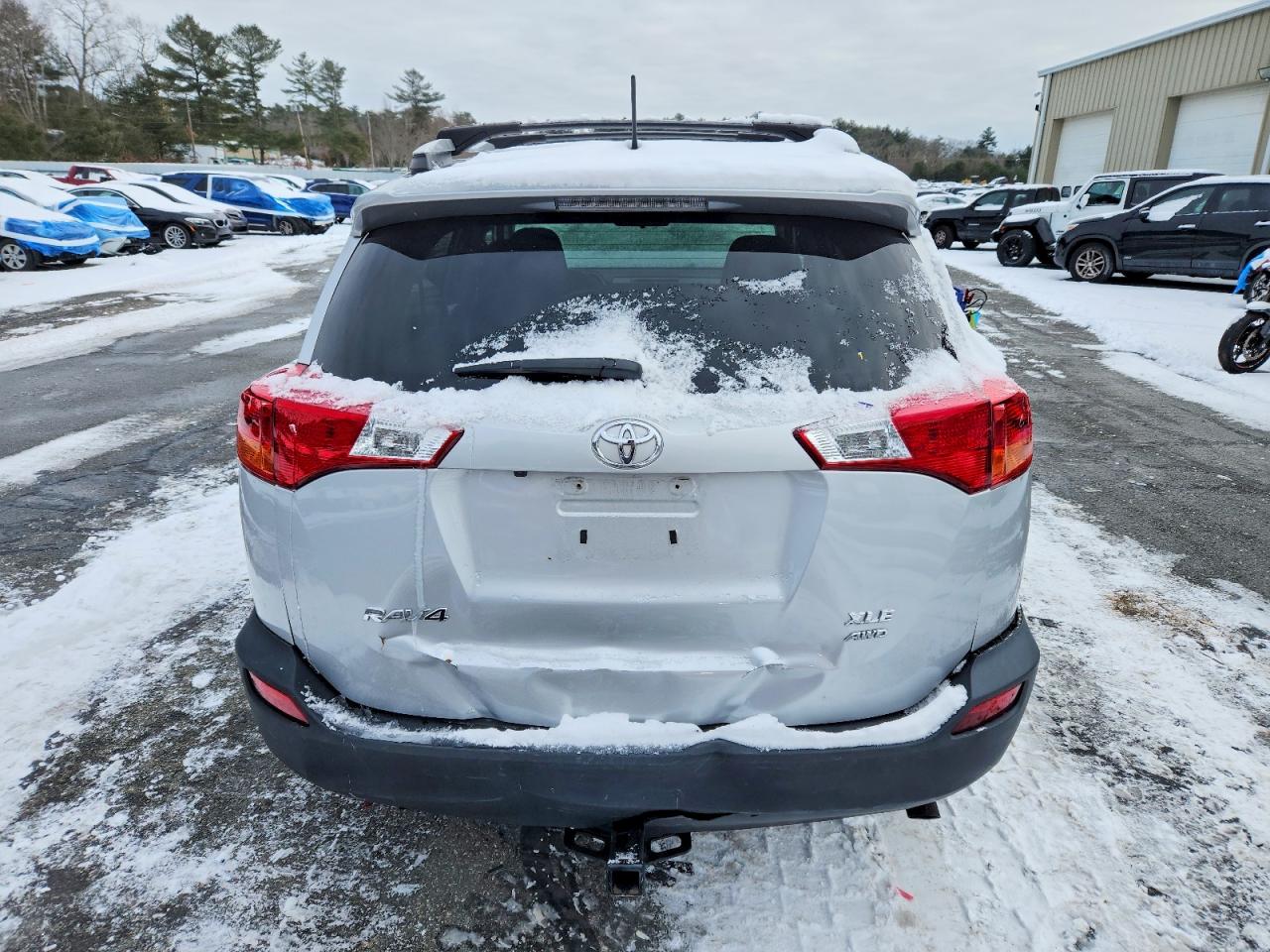 2015 TOYOTA RAV4 XLE photo 6