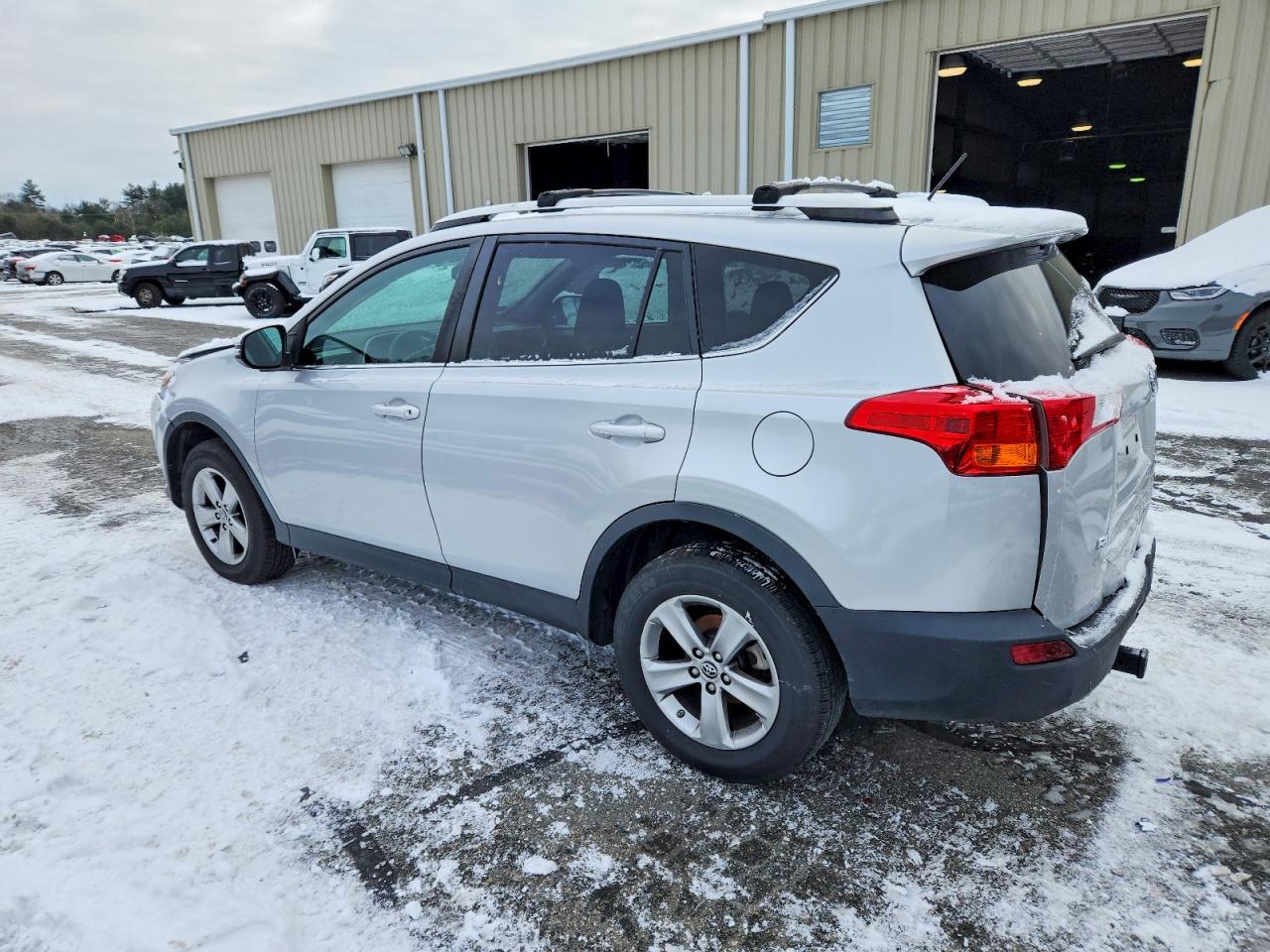 2015 TOYOTA RAV4 XLE photo 2