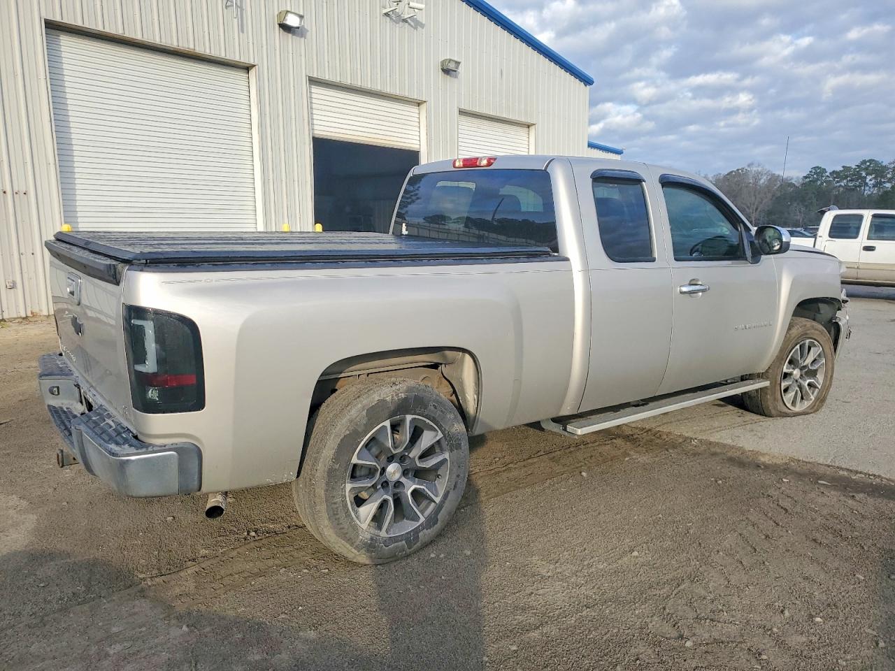 2009 CHEVROLET SILVERADO C1500 LT photo 3