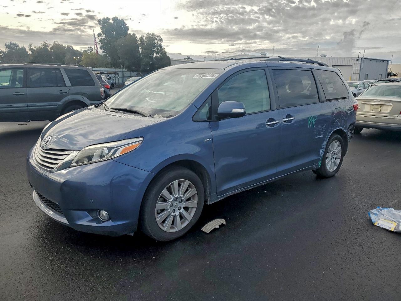 2016 TOYOTA SIENNA