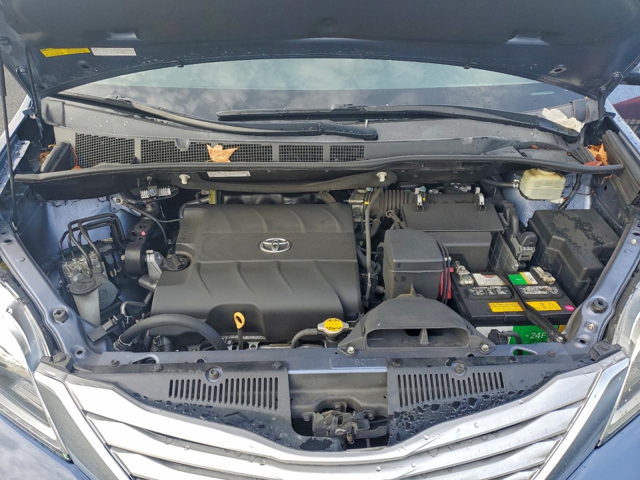 2016 TOYOTA SIENNA XLE photo 12
