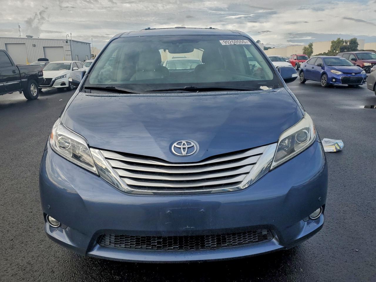 2016 TOYOTA SIENNA XLE photo 5