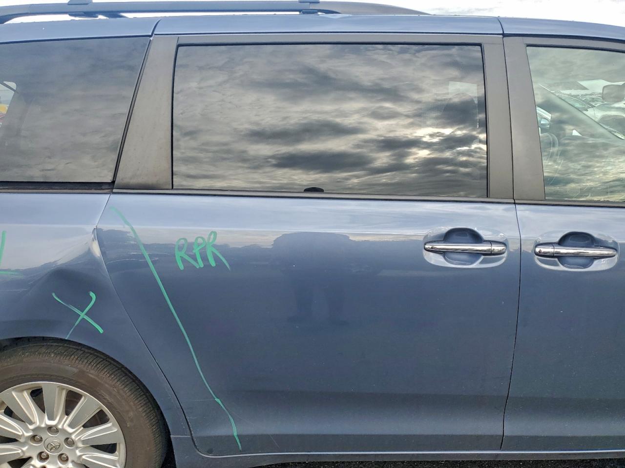 2016 TOYOTA SIENNA XLE photo 11