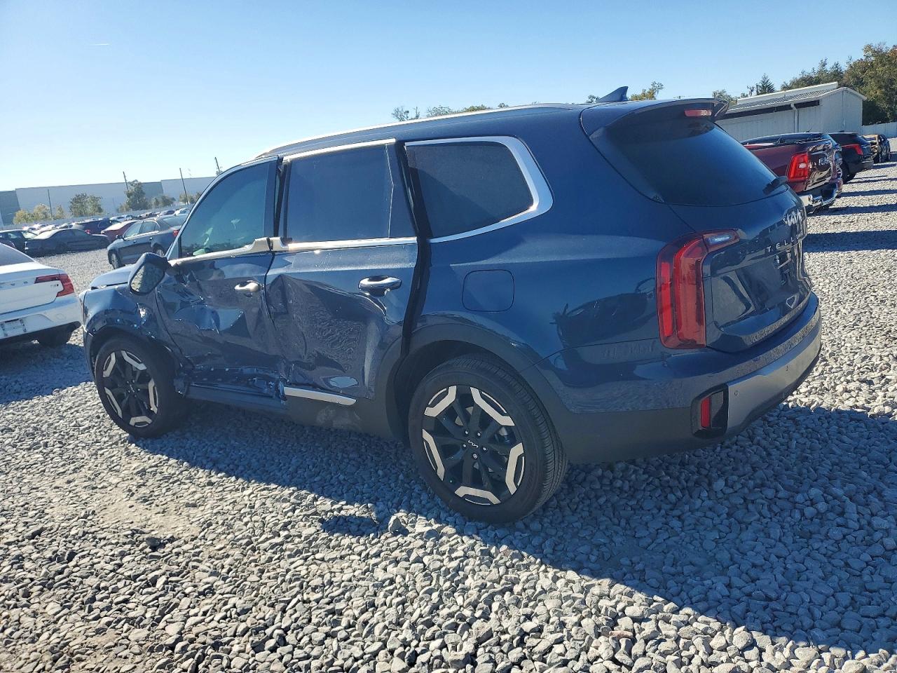 2025 KIA TELLURIDE S photo 2