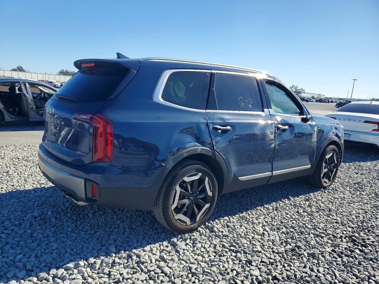 2025 KIA TELLURIDE S photo 3