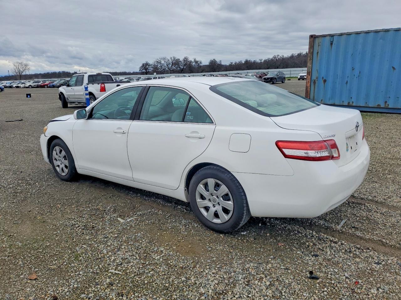 2011 TOYOTA CAMRY BASE photo 2