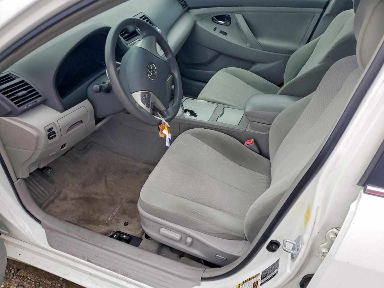 2011 TOYOTA CAMRY BASE photo 7