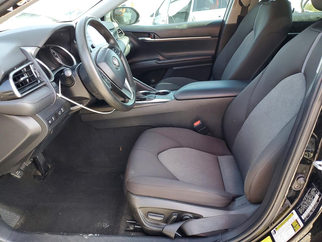 2021 TOYOTA CAMRY LE photo 13