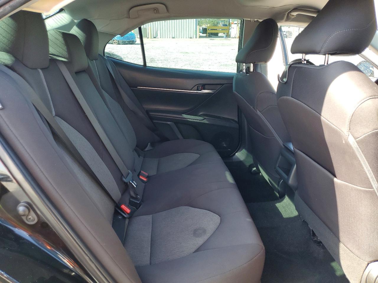 2021 TOYOTA CAMRY LE photo 19