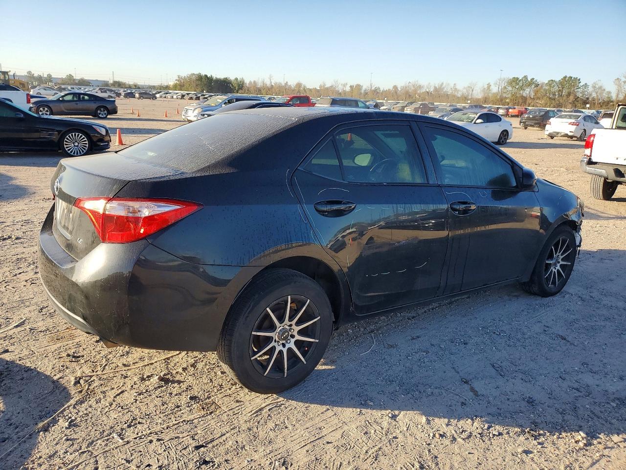 2017 TOYOTA COROLLA LE photo 3