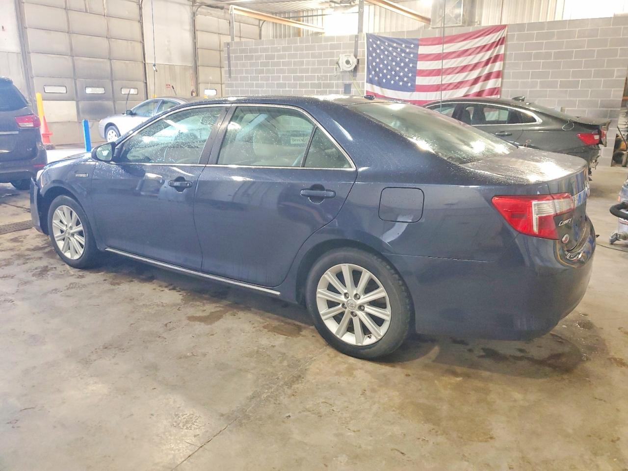 2014 TOYOTA CAMRY HYBRID photo 2