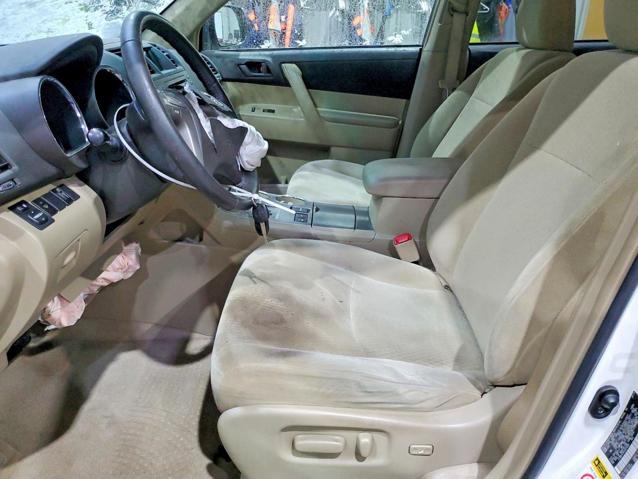 2010 TOYOTA HIGHLANDER BASE photo 13