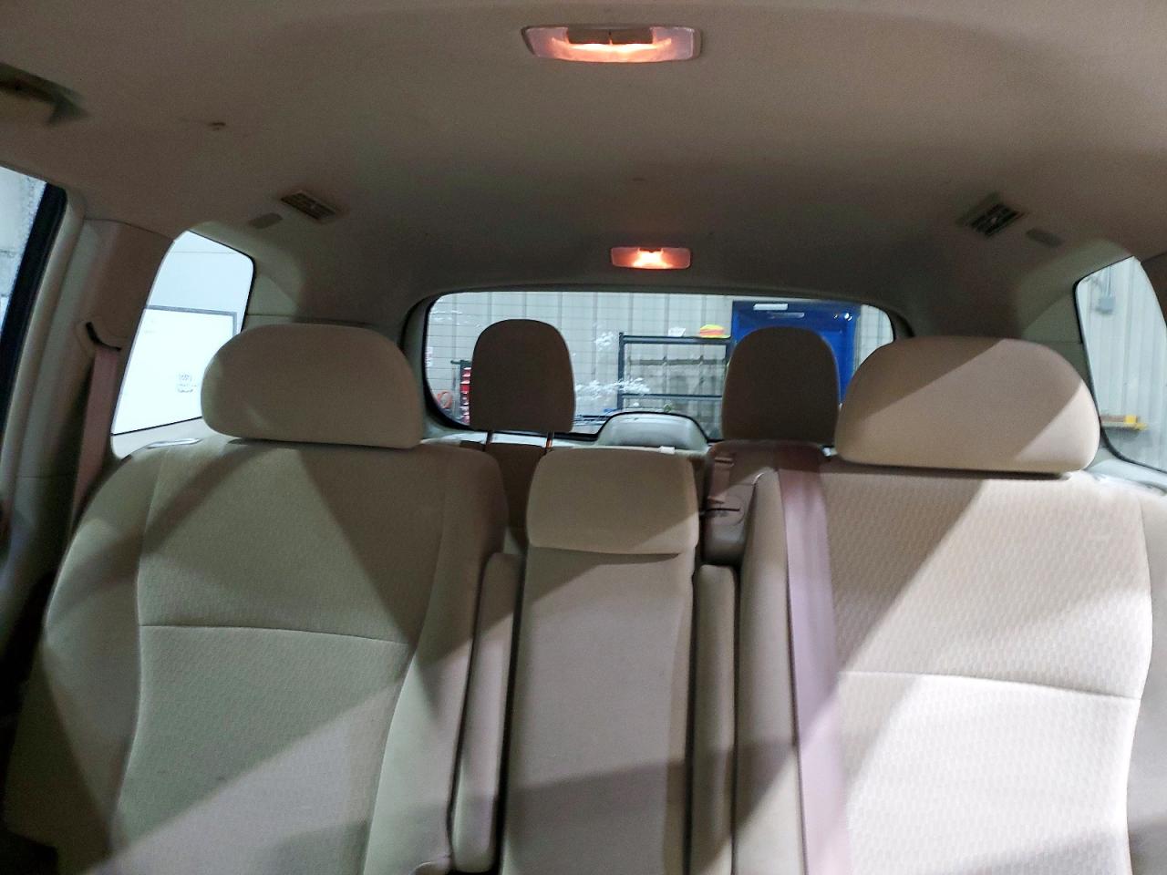 2010 TOYOTA HIGHLANDER BASE photo 19
