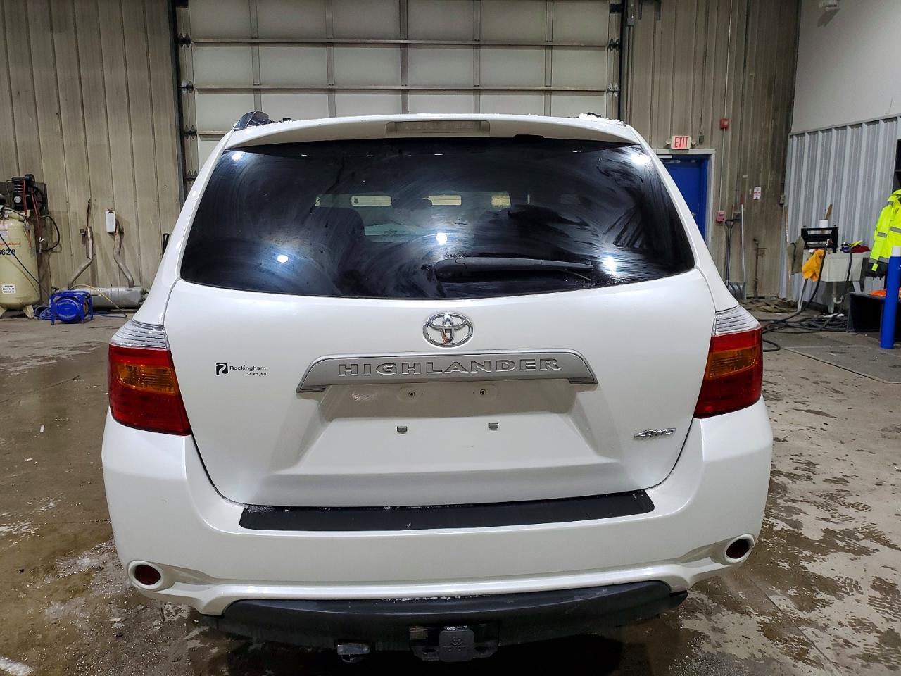 2010 TOYOTA HIGHLANDER BASE photo 11