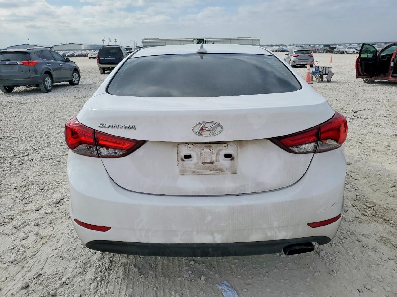 2015 HYUNDAI ELANTRA SE photo 6