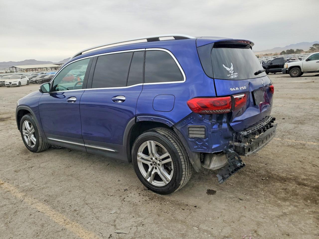 2020 MERCEDES-BENZ GLB 250 photo 3