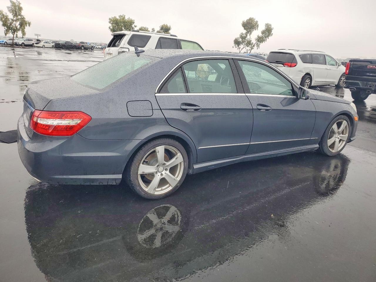 2011 MERCEDES-BENZ E 350 photo 3