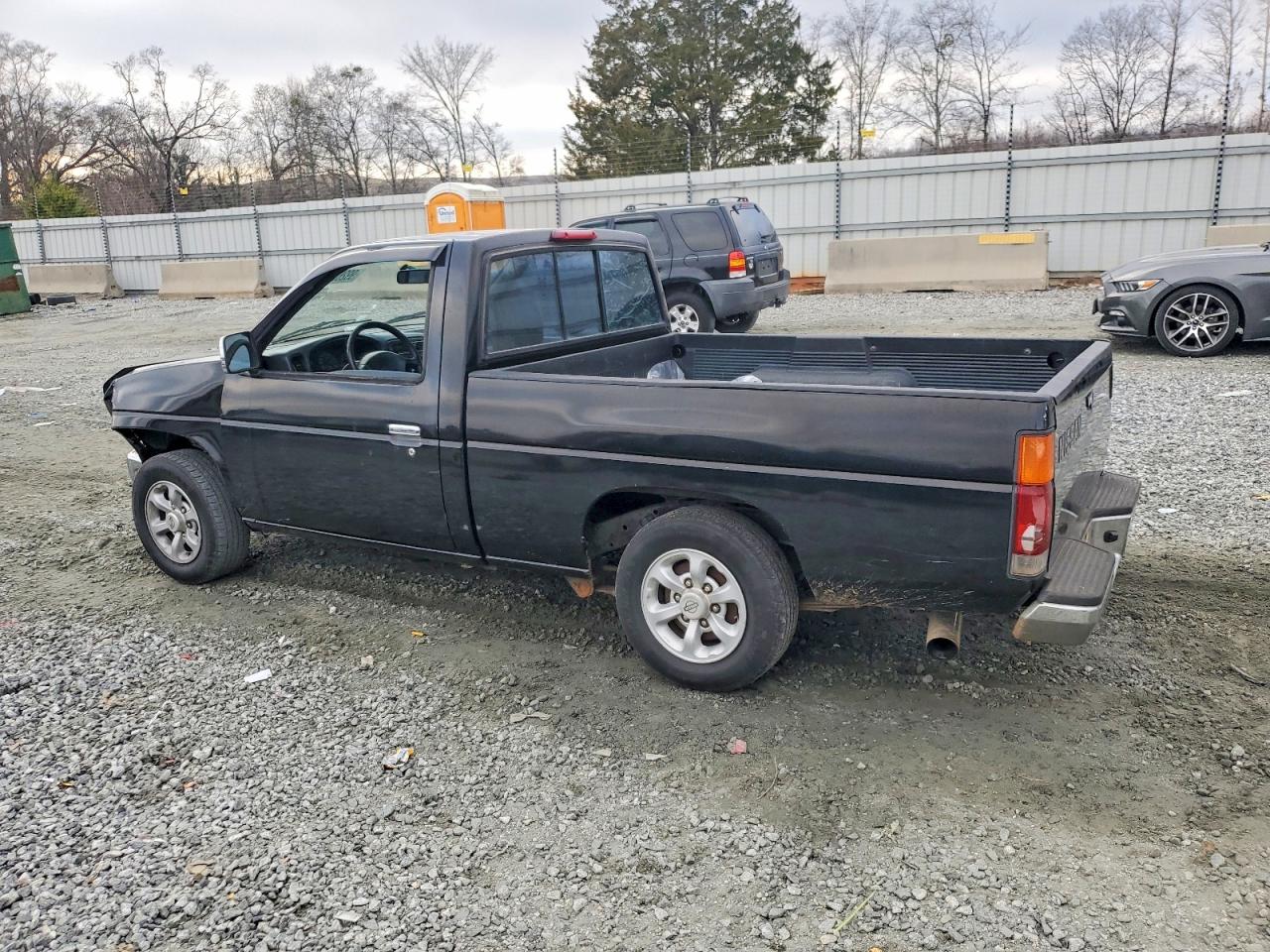 1996 NISSAN TRUCK BASE photo 3