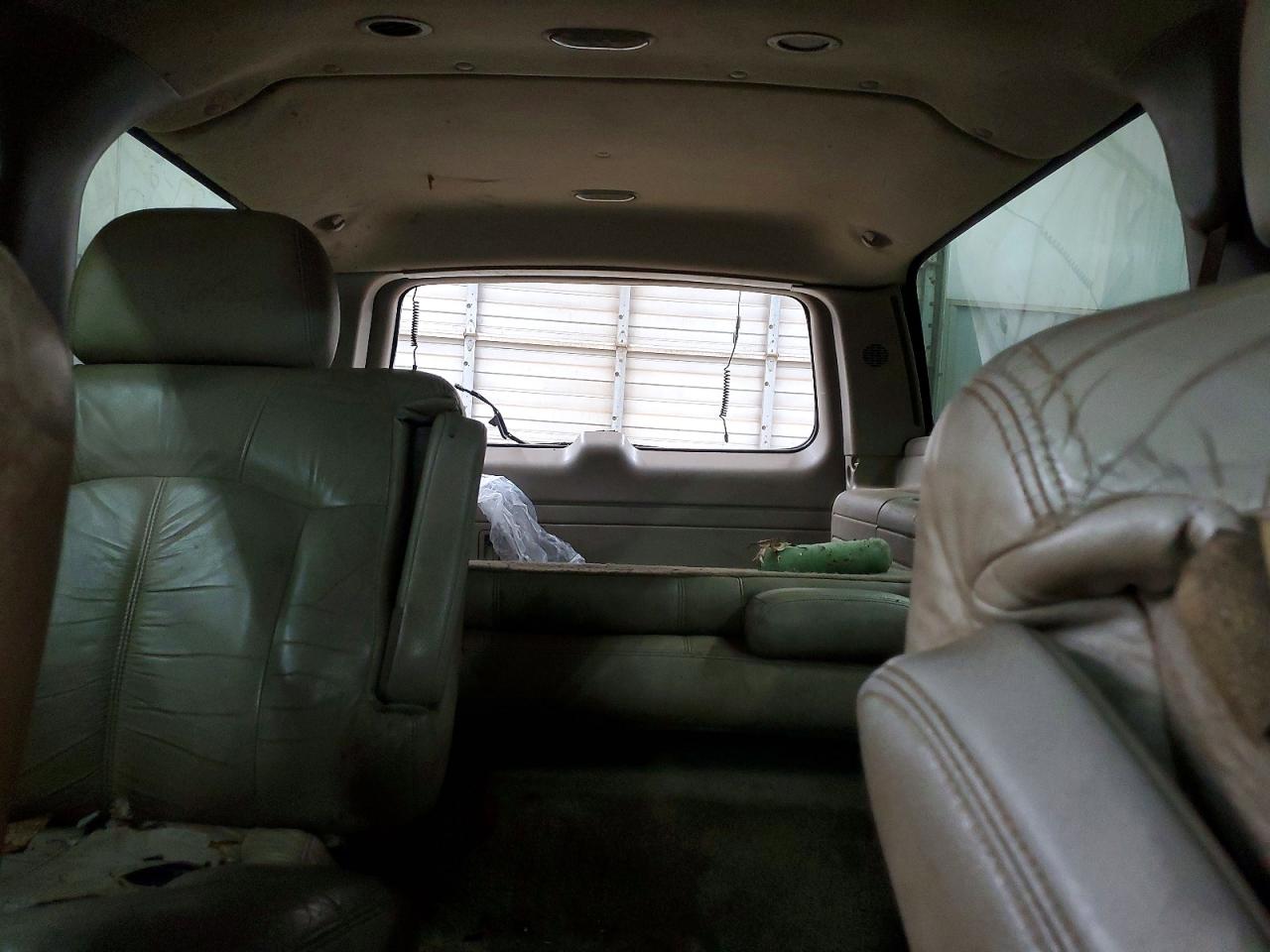 2002 CHEVROLET SUBURBAN C1500 photo 10