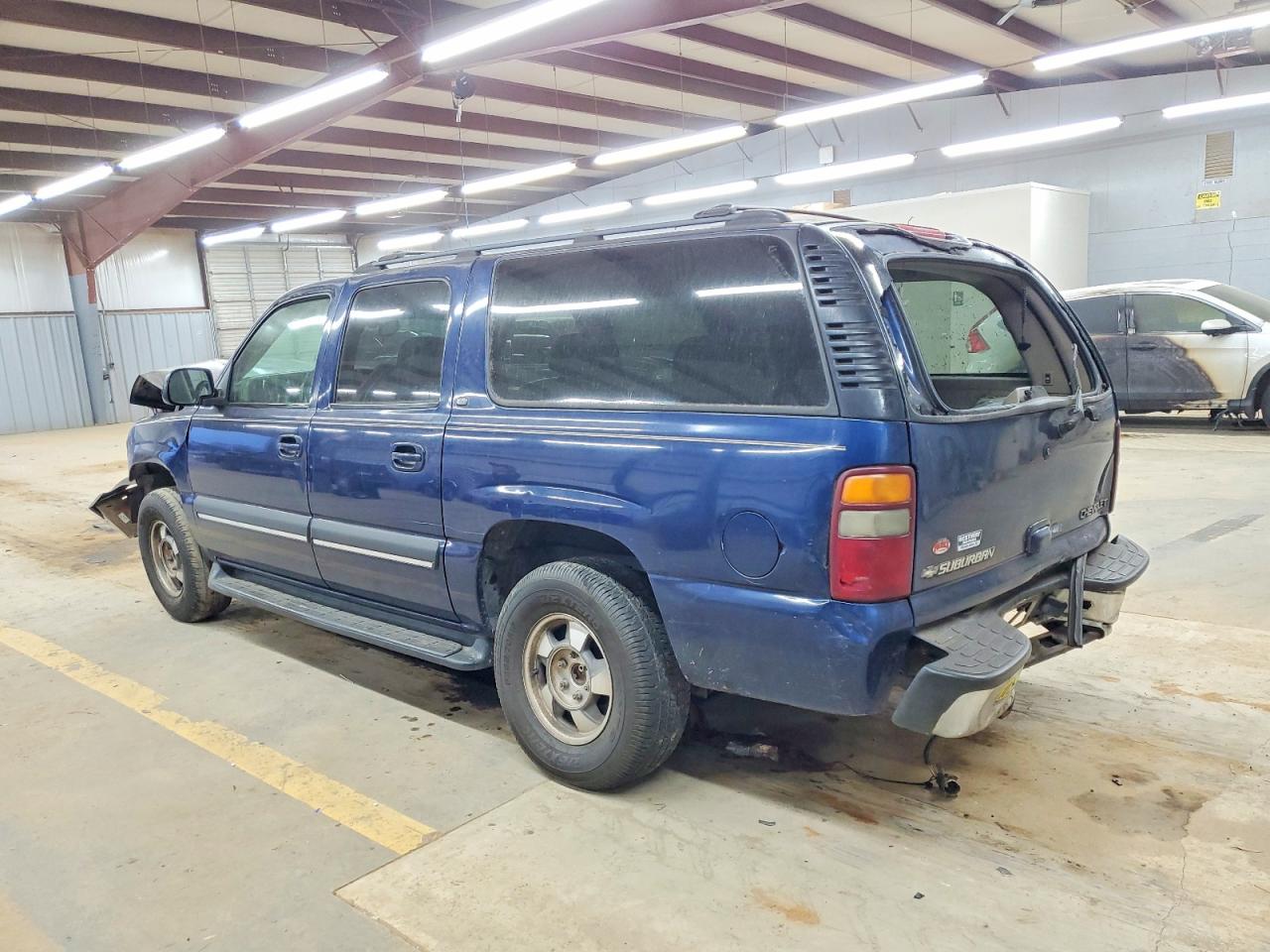 2002 CHEVROLET SUBURBAN C1500 photo 2