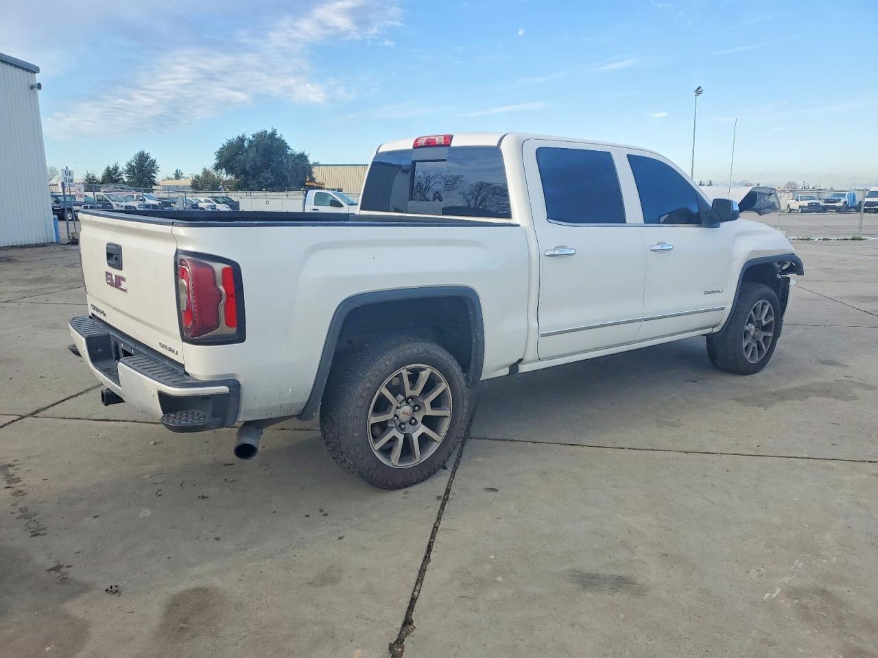 2017 GMC SIERRA K1500 DENALI photo 3