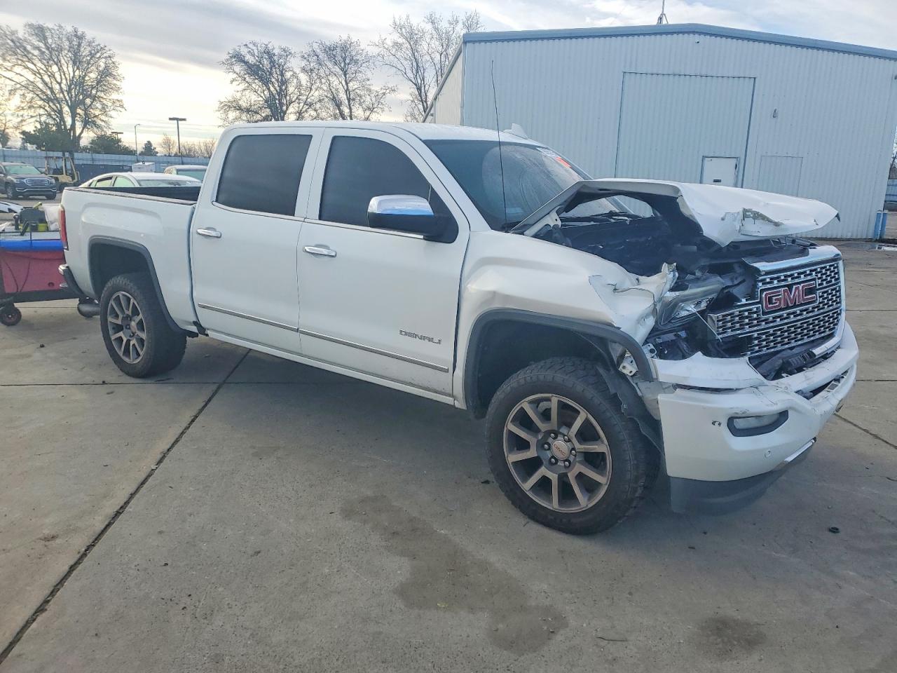 2017 GMC SIERRA K1500 DENALI photo 4