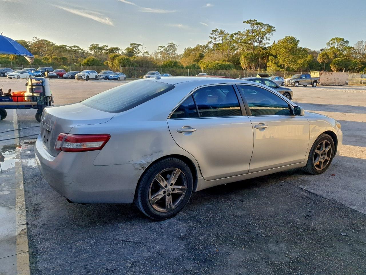 2010 TOYOTA CAMRY BASE photo 3