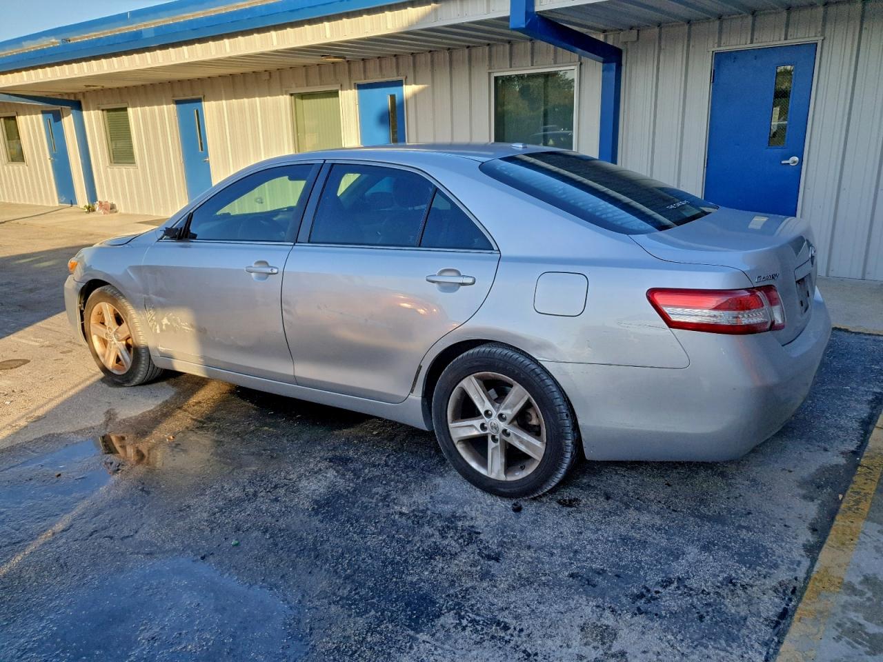 2010 TOYOTA CAMRY BASE photo 2