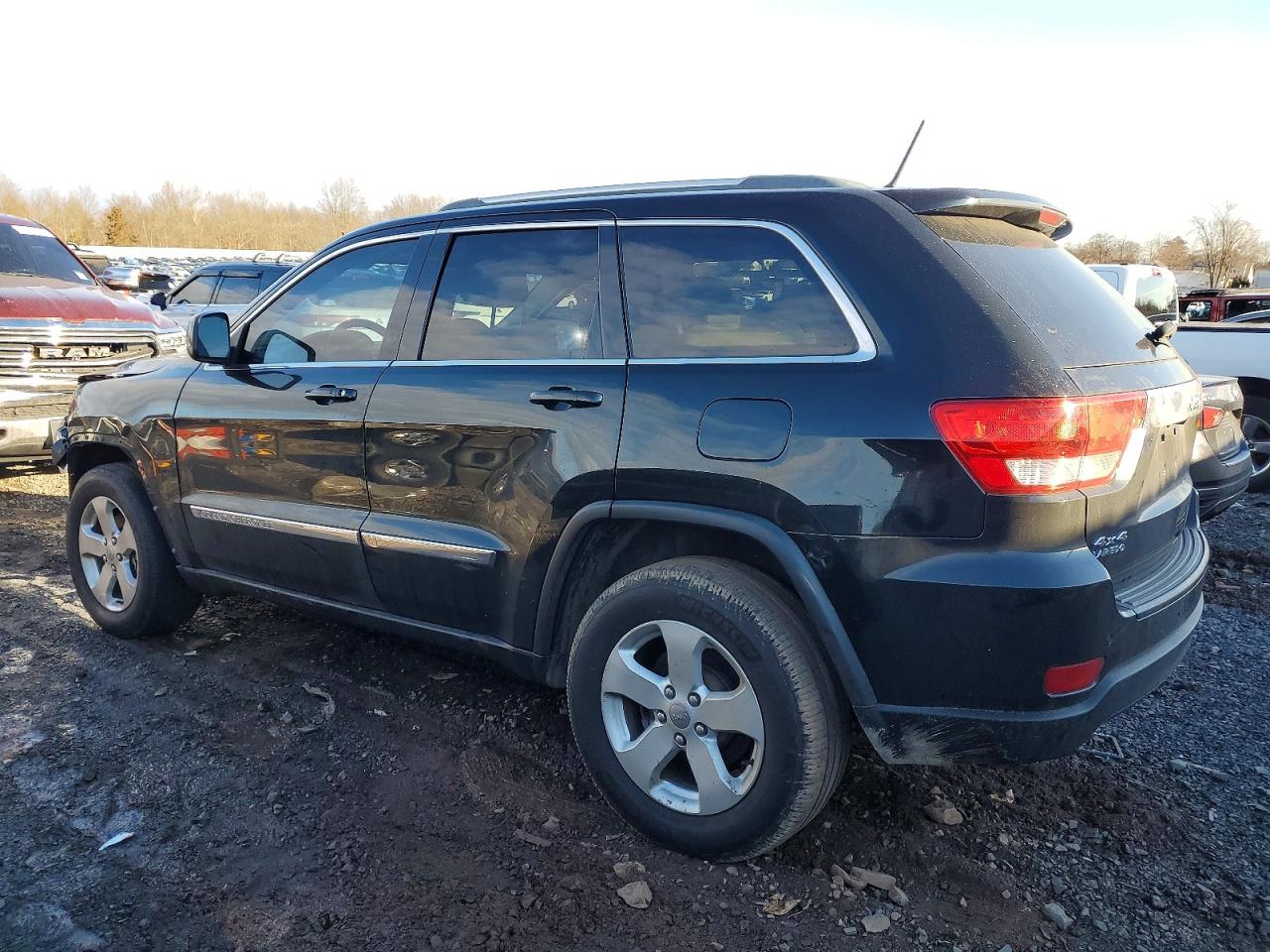 2012 JEEP GRAND CHEROKEE LAREDO photo 3