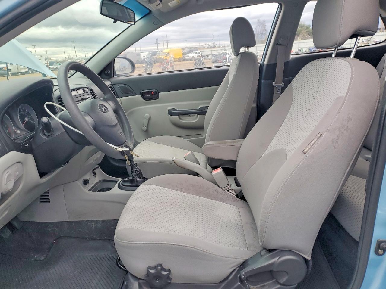 2009 HYUNDAI ACCENT GS photo 7